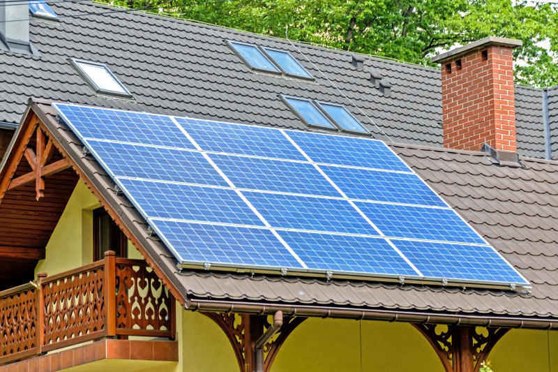 chauffagiste-TOUET DE L ESCARENE-min_solar-panels-1477987